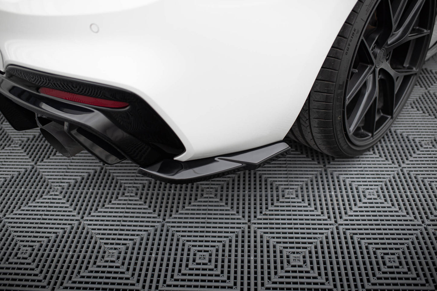 Bagerste sidesplitter V.5 (Til Bagerste diffuser v.3) BMW 1 M-Pack / M140i F20 Facelift