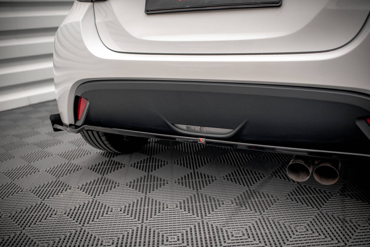 Bagerste splitter V.1 + Flaps Toyota Yaris Mk4