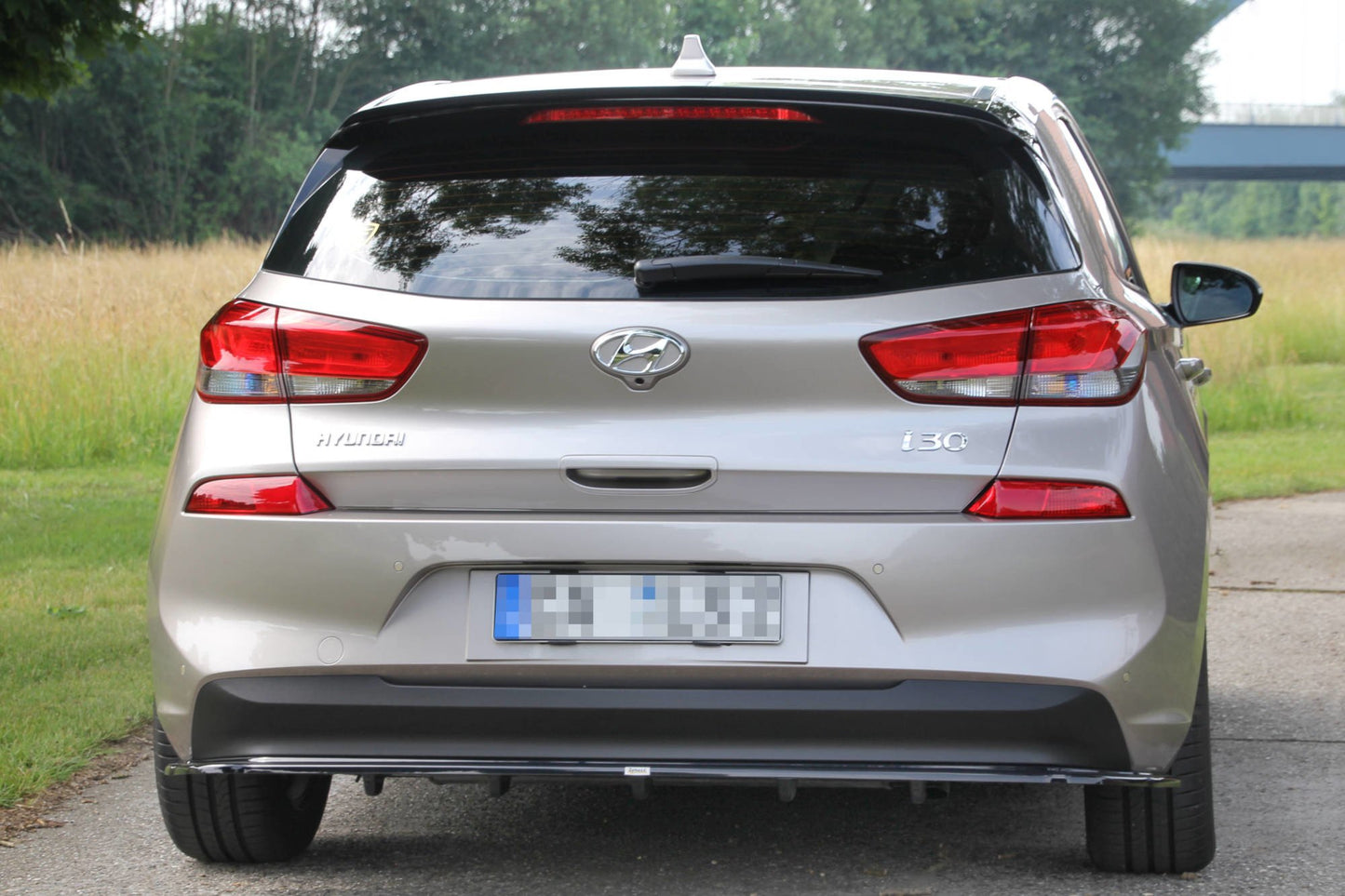 Bagerste splitter (med vertikale bars) HYUNDAI I30 MK3 HATCHBACK