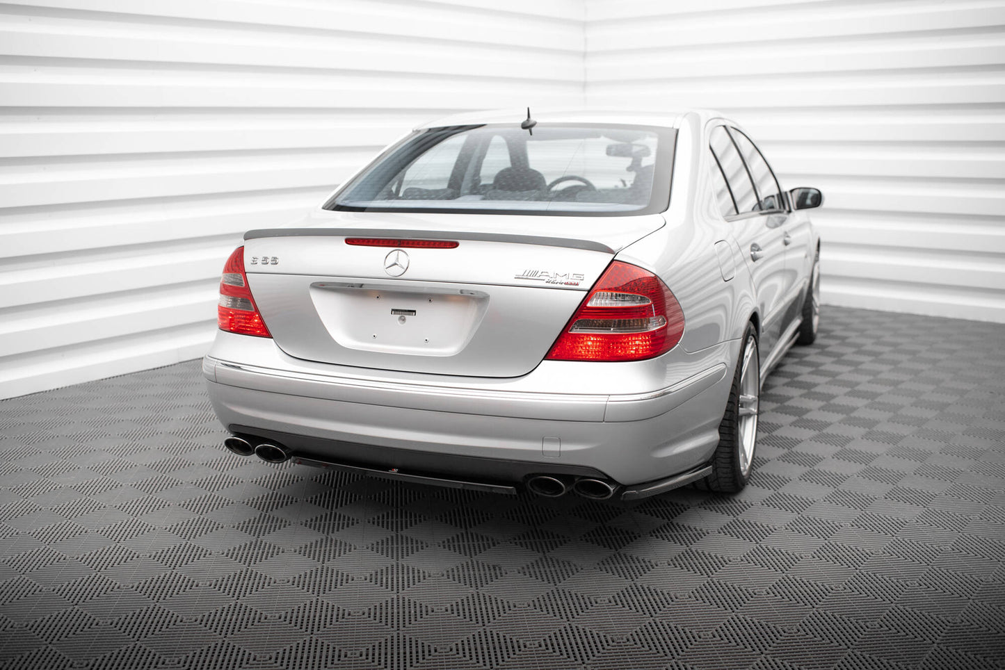 Bagerste splitter til Mercedes-Benz E 55 AMG W211