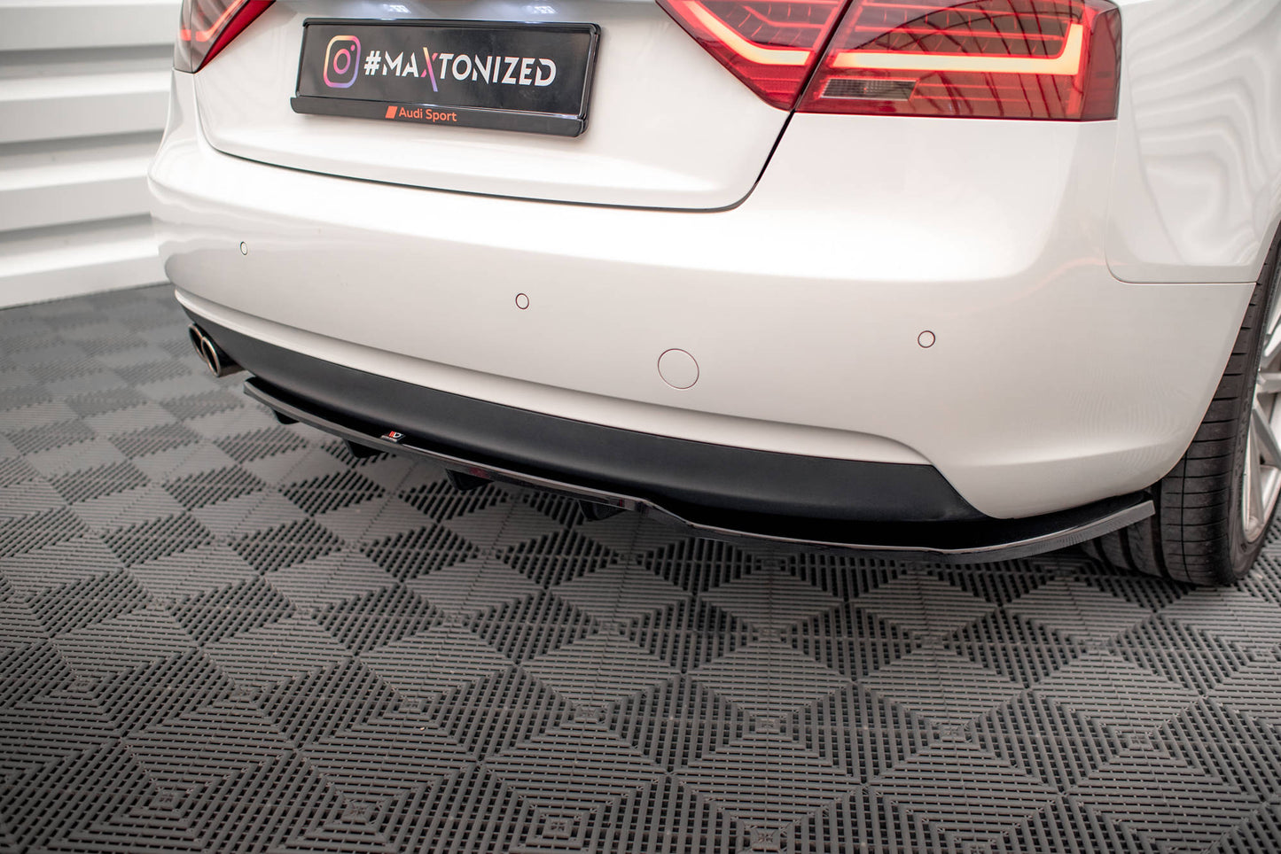 Bagerste splitter (med vertikale bars) Audi A5 Coupe 8T Facelift