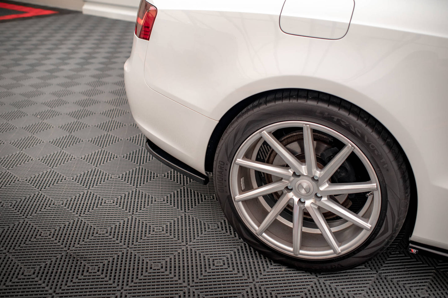 Bagerste splitter (med vertikale bars) Audi A5 Coupe 8T Facelift