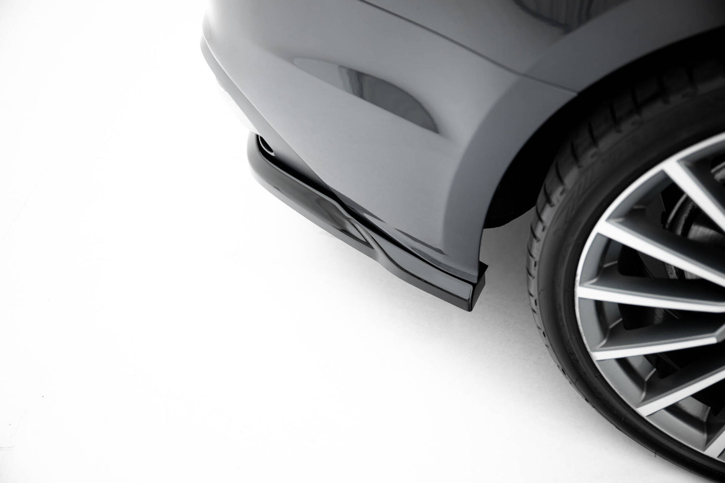 Bagerste splitter (med vertikale bars) Audi A5 F5 Facelift