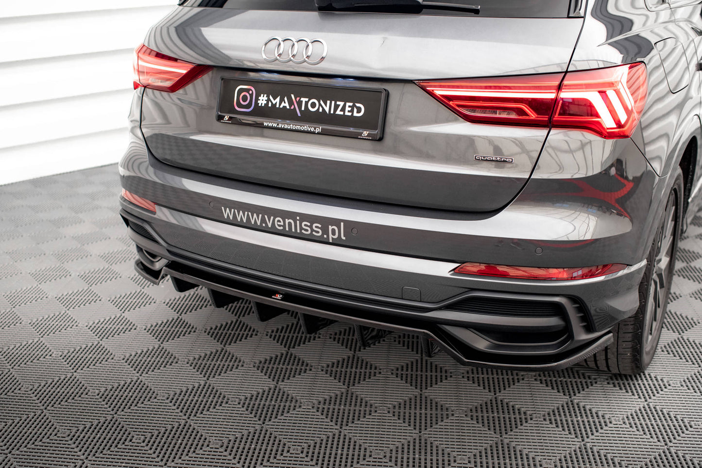 Bagerste splitter (med vertikale bars) Audi Q3 S-Line F3