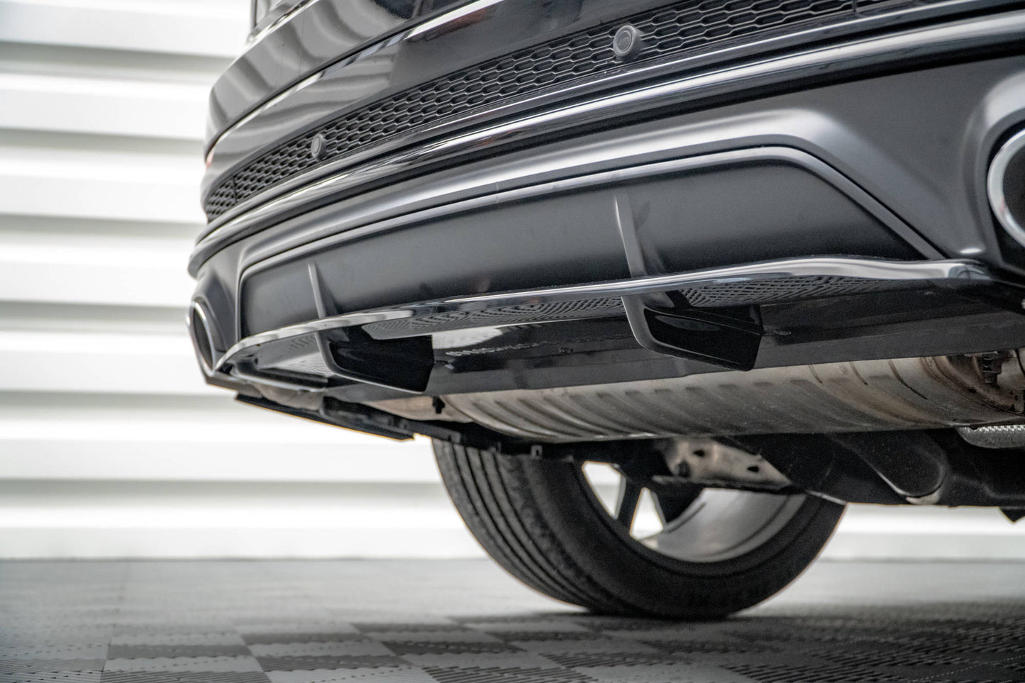 Bagerste splitter (med vertikale bars) Audi SQ8 Mk1