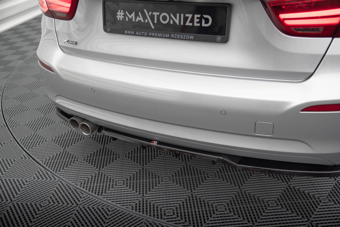 Bagerste splitter (med vertikale bars) BMW 3 GT F34 Facelift