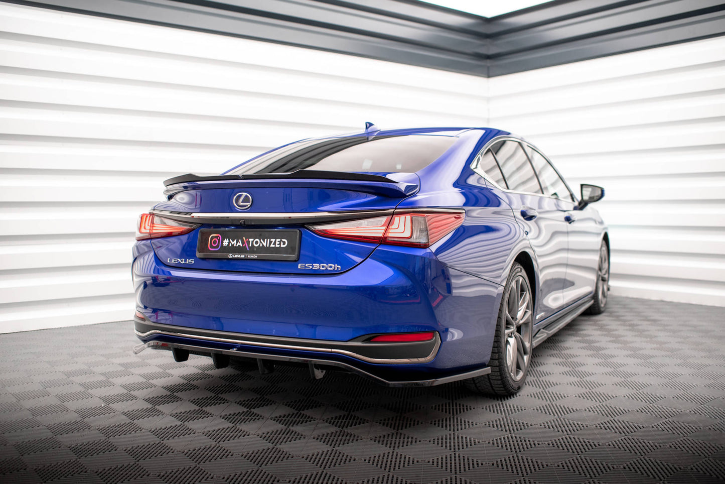 Bagerste splitter (med vertikale bars) Lexus ES F Sport Mk7