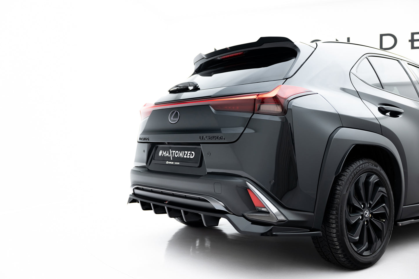 Bagerste splitter (med vertikale bars) Lexus UX F-Sport Mk1