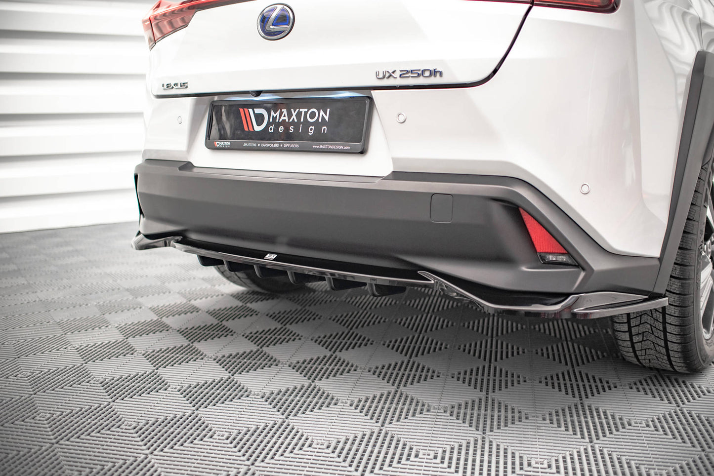 Bagerste splitter (med vertikale bars) Lexus UX Mk1