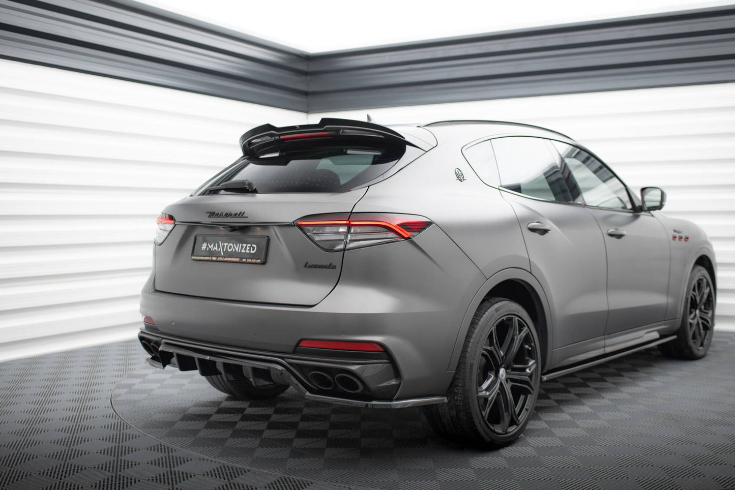Bagerste splitter (med vertikale bars) Maserati Levante Trofeo Mk1