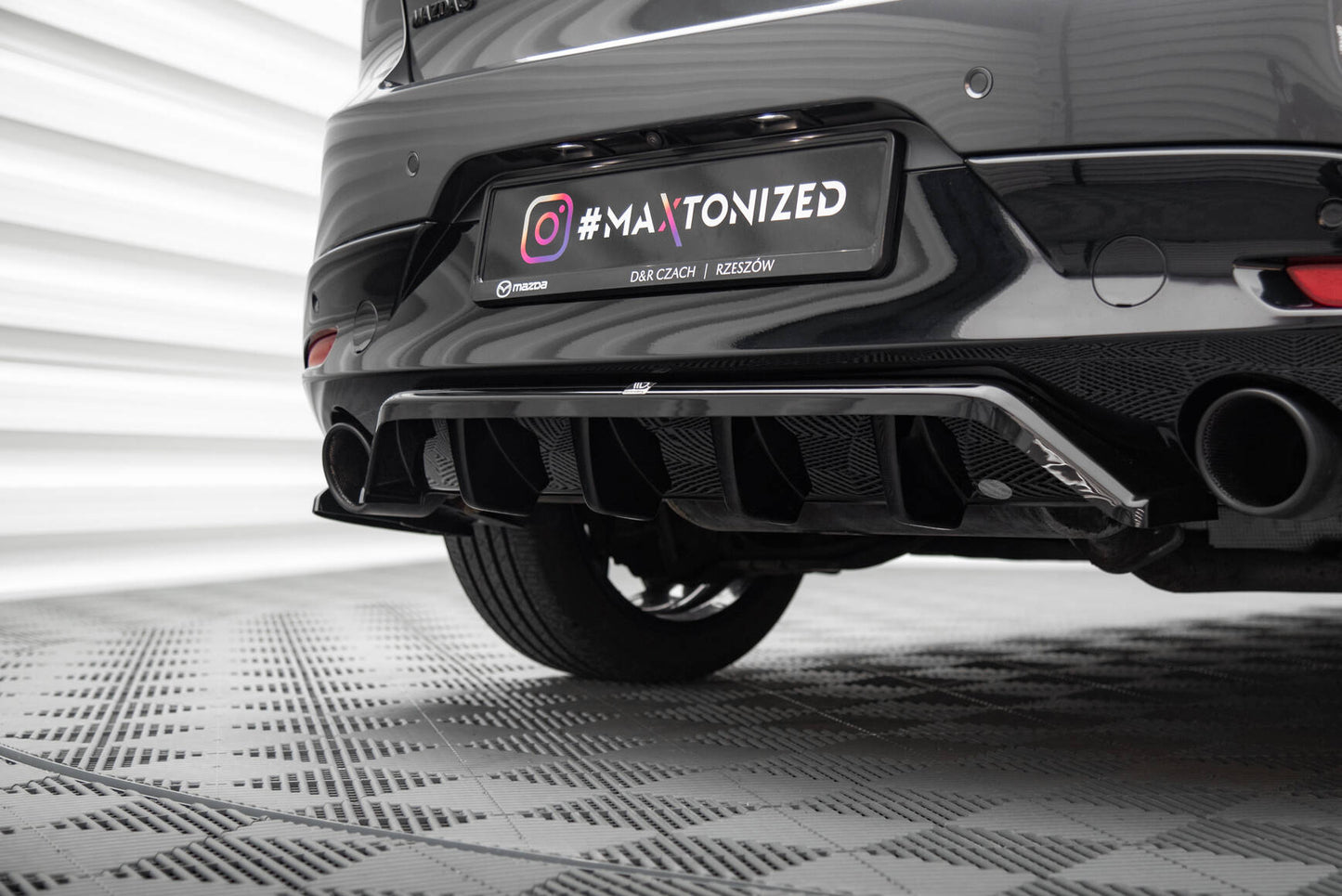 Bagerste splitter (med vertikale bars) Mazda 3 Mk4