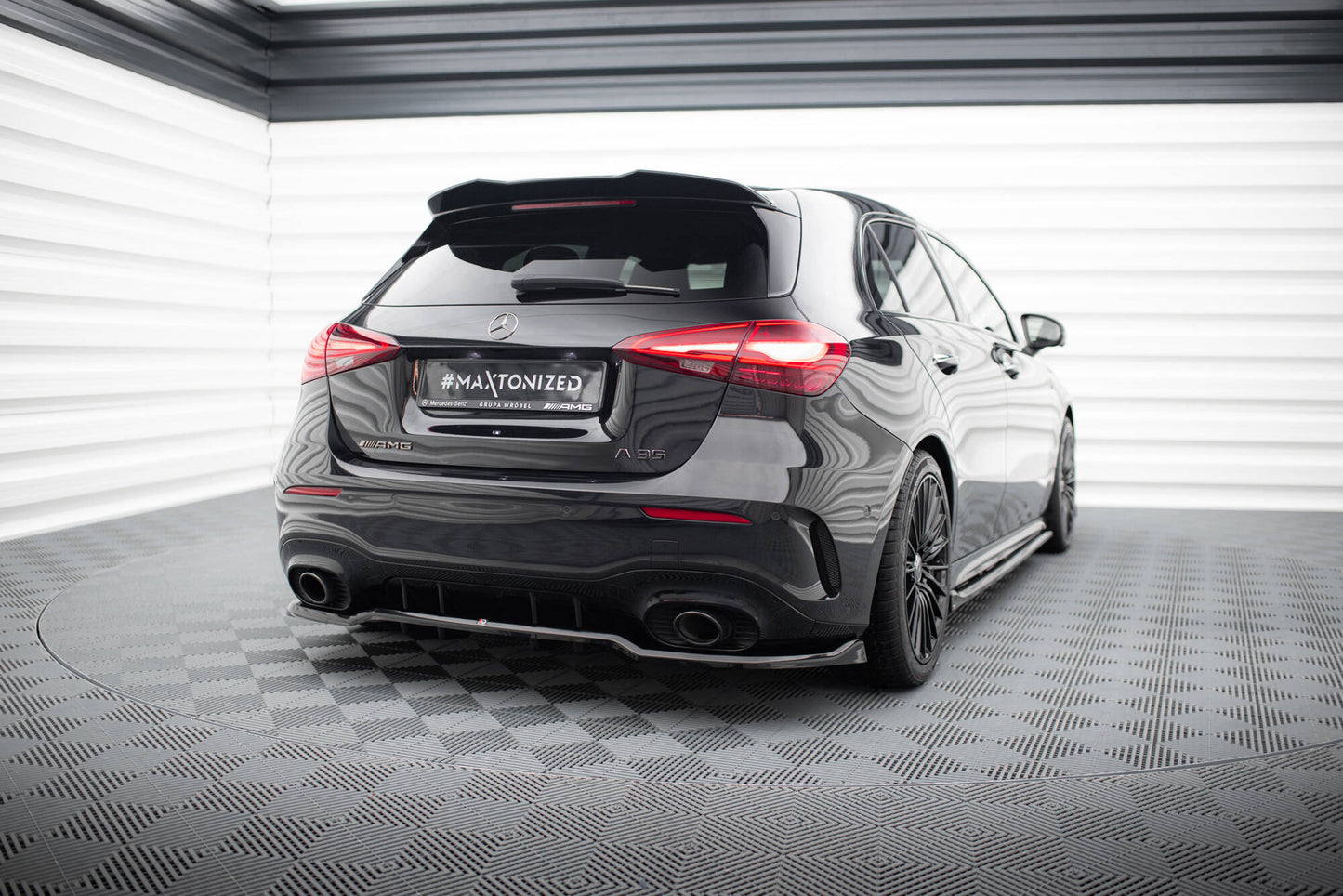 Bagerste splitter (med vertikale bars) Mercedes-AMG A35 Hatchback W177