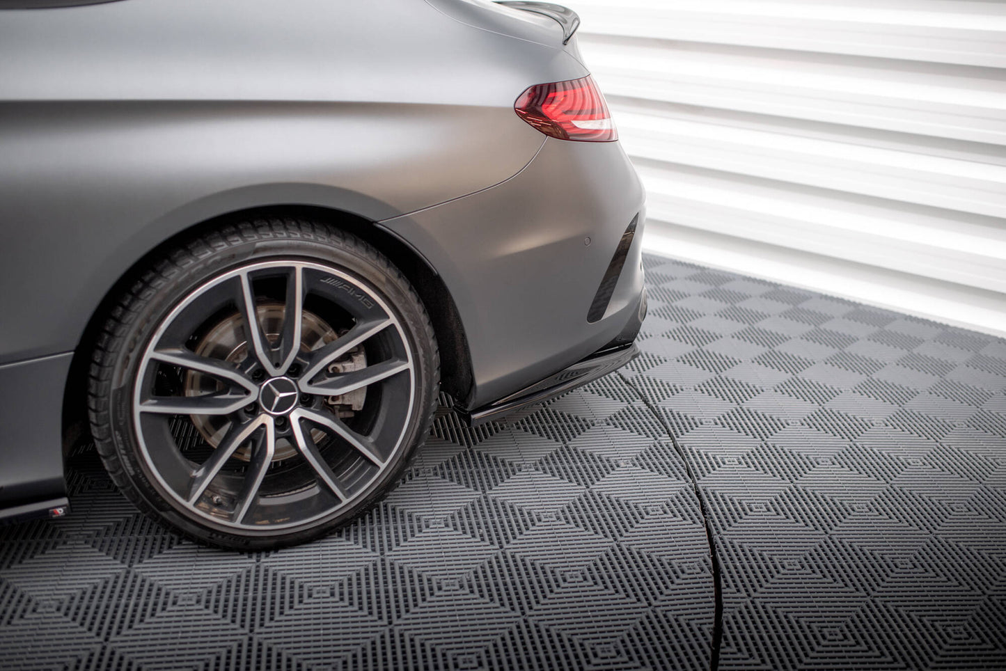 Bagerste splitter (med vertikale bars) Mercedes-AMG C43 Coupe / Cabrio C205 Facelift / A205 Facelift