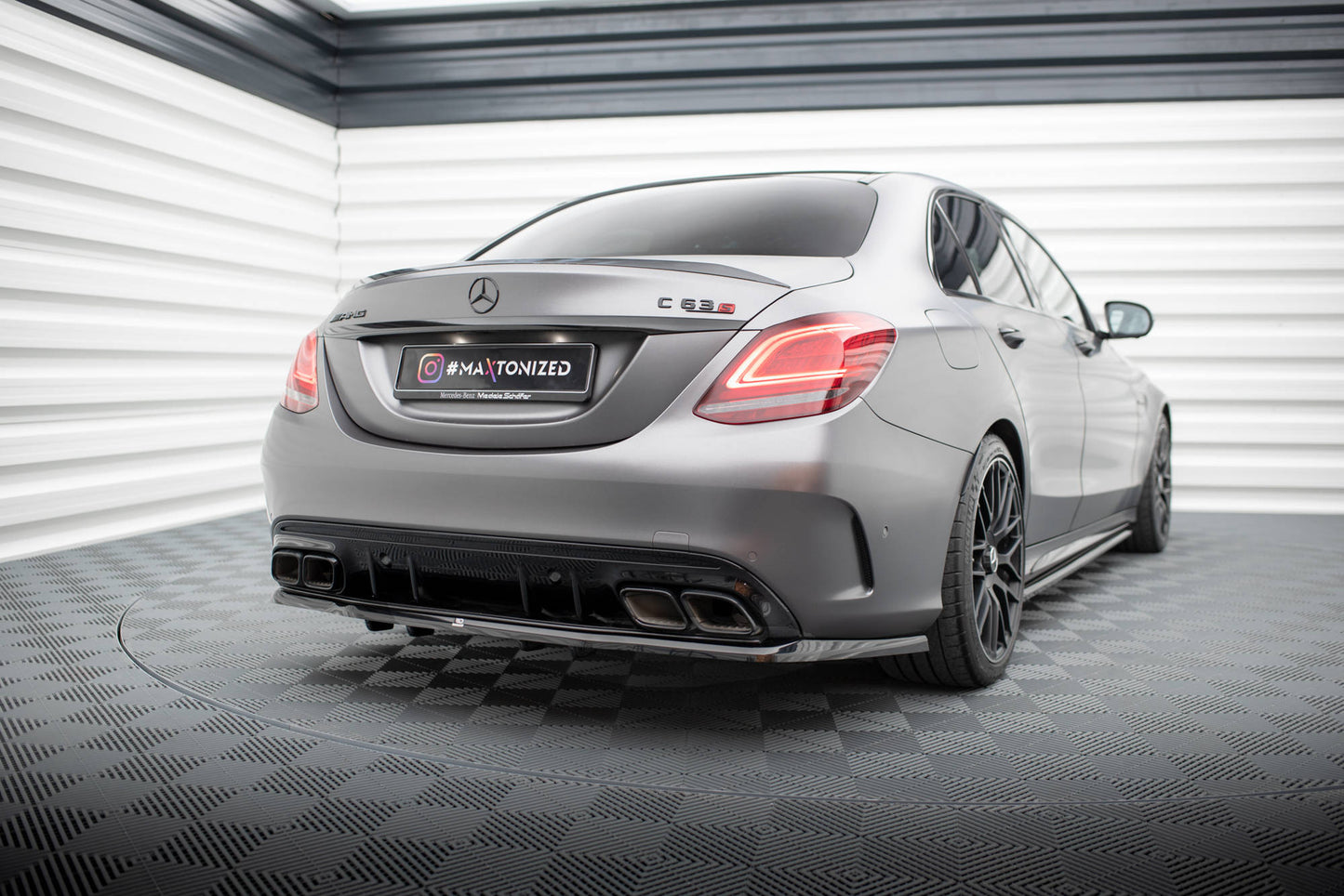 Bagerste splitter (med vertikale bars) Mercedes-AMG C63 Sedan / Estate W205 Facelift