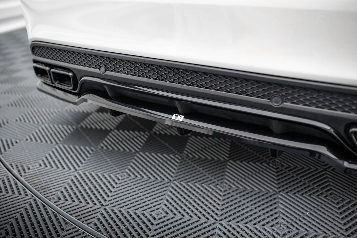 Bagerste splitter (med vertikale bars) Mercedes-AMG C63 Sedan / Estate W205 / S205