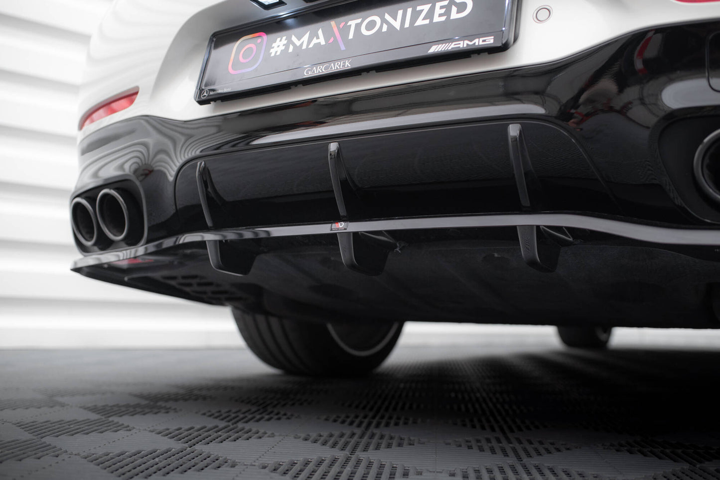 Bagerste splitter (med vertikale bars) Mercedes-AMG GT 43 4 Door Coupe V8 Styling Package