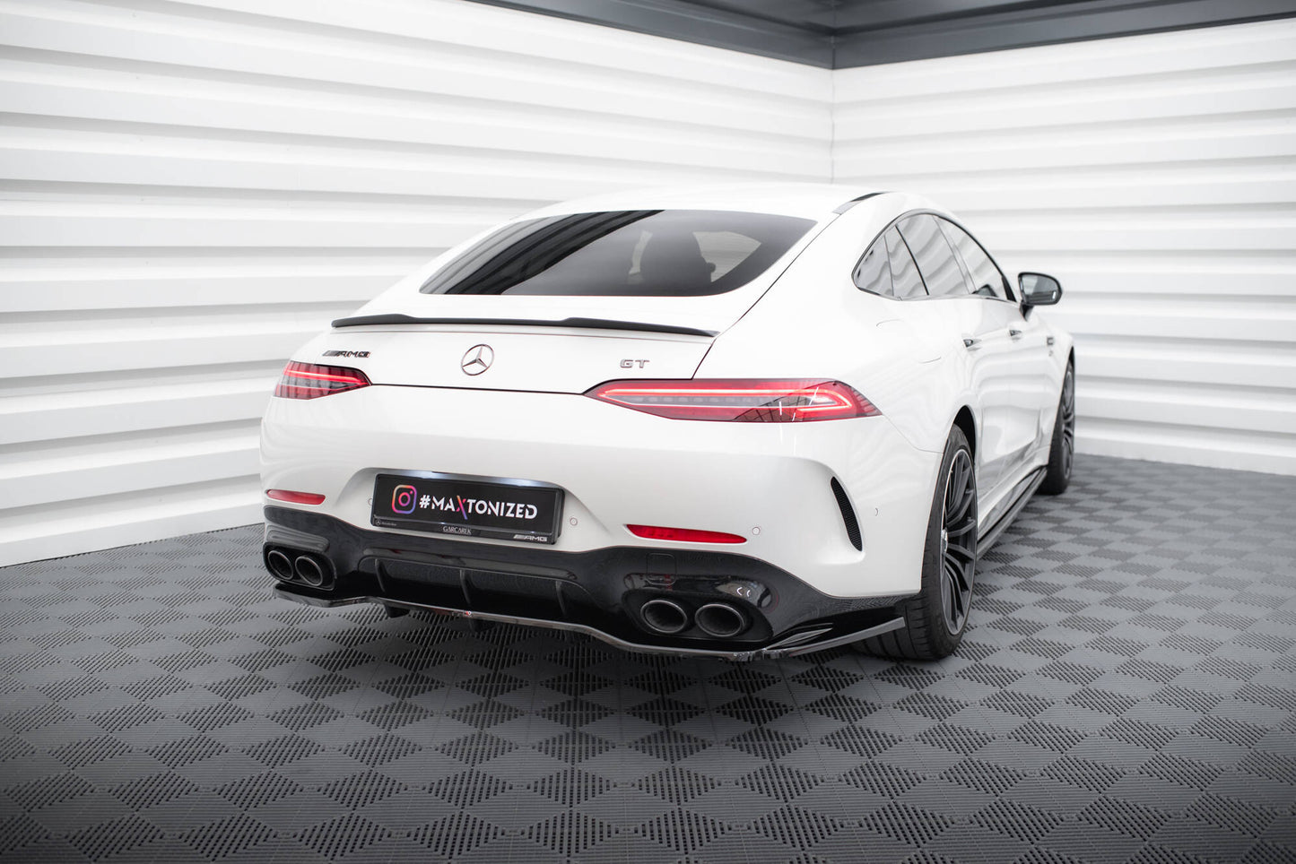 Bagerste splitter (med vertikale bars) Mercedes-AMG GT 43 4 Door Coupe V8 Styling Package