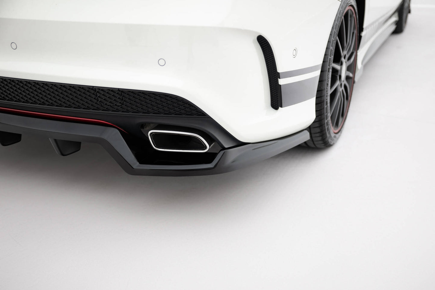 Bagerste splitter (med vertikale bars) Mercedes-Benz CLA AMG-Line C117