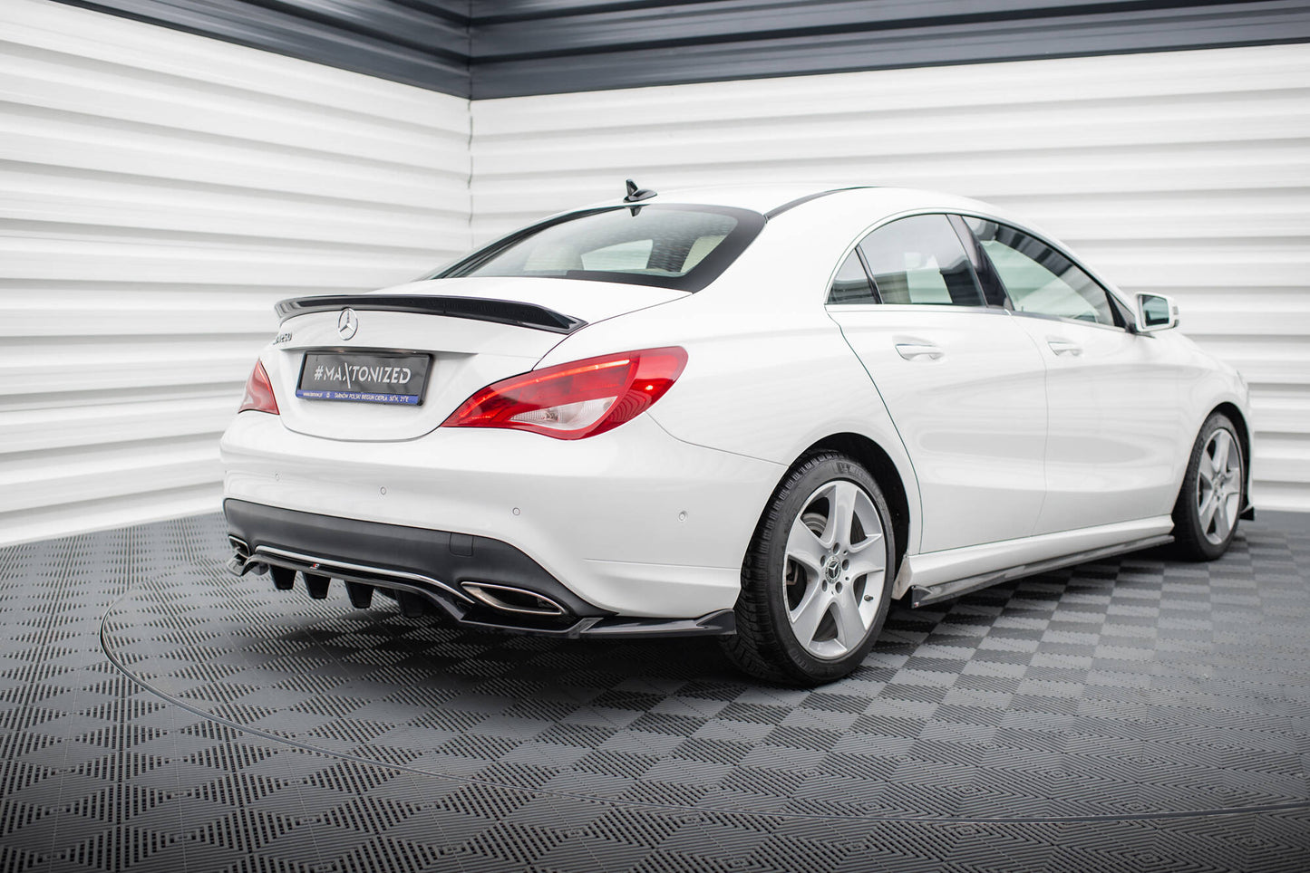 Bagerste splitter (med vertikale bars) Mercedes-Benz CLA C117 Facelift