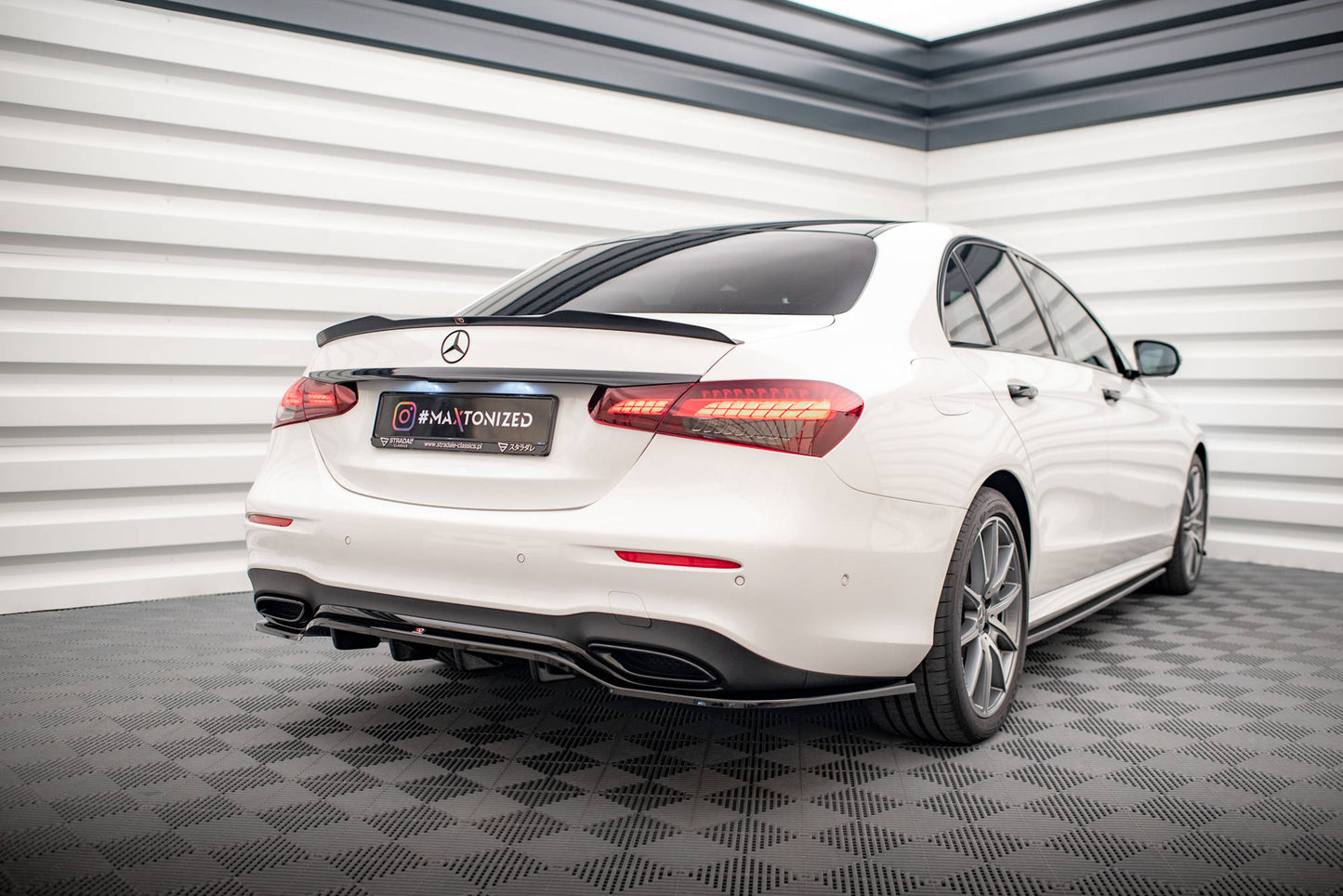 Bagerste splitter (med vertikale bars) Mercedes-Benz E AMG-Line Sedan W213 Facelift