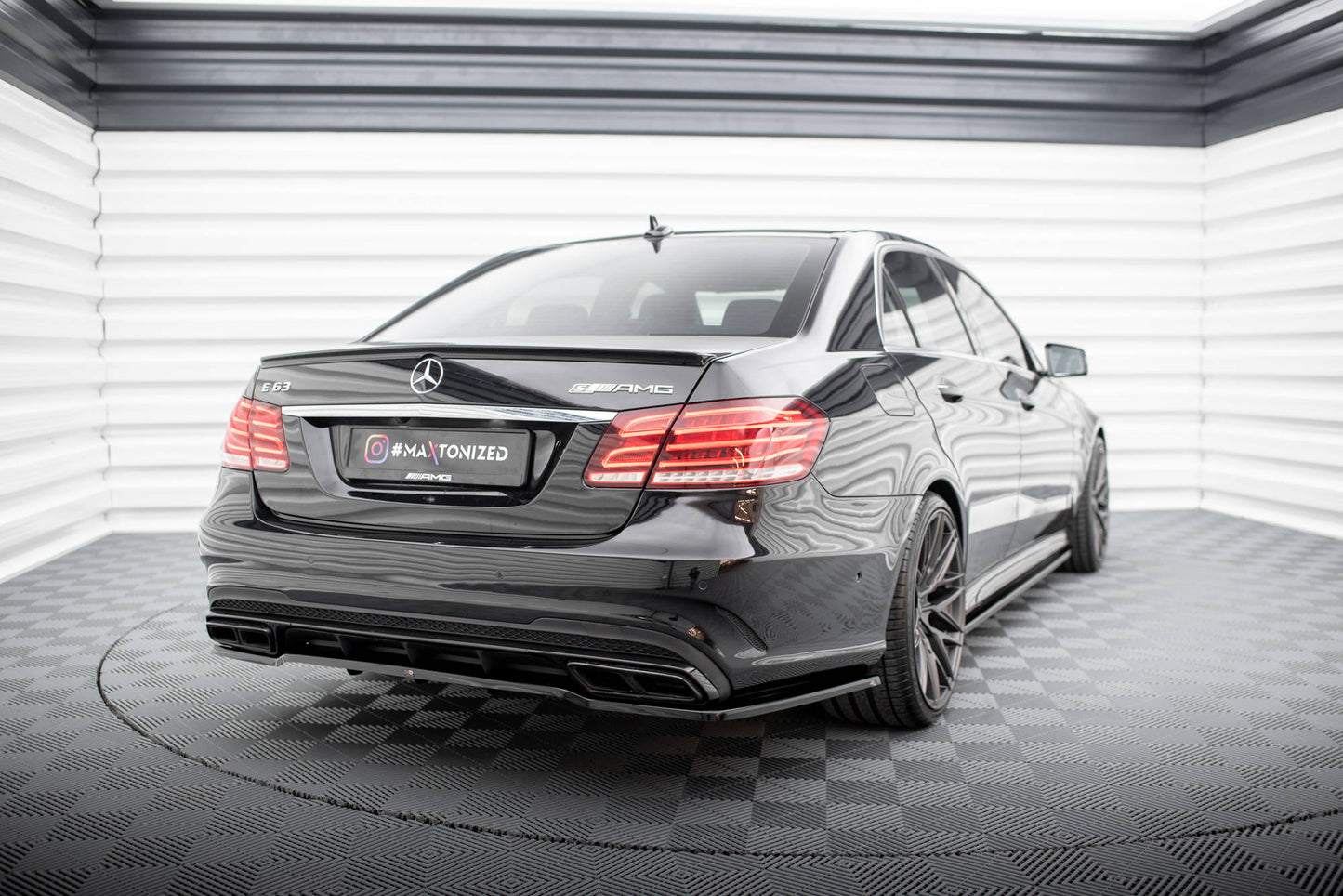 Bagerste splitter (med vertikale bars) Mercedes-Benz E63 AMG Sedan W212 Facelift