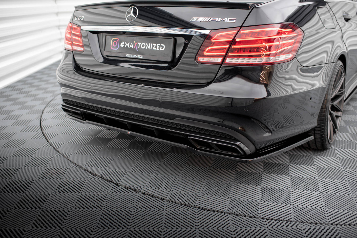 Bagerste splitter (med vertikale bars) Mercedes-Benz E63 AMG Sedan W212 Facelift