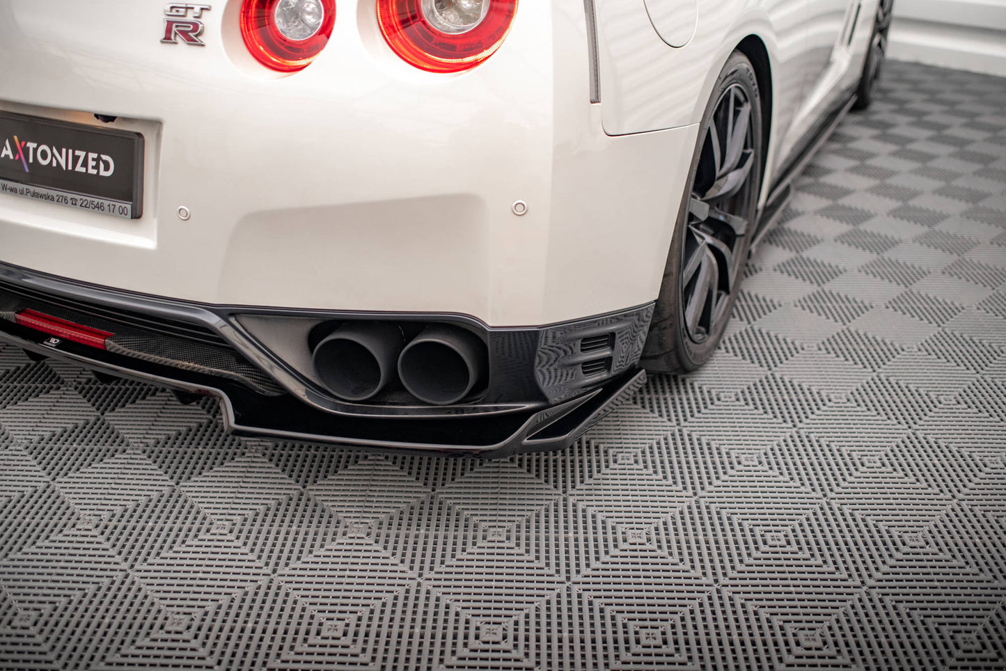Bagerste splitter (med vertikale bars) Nissan GTR R35 Facelift