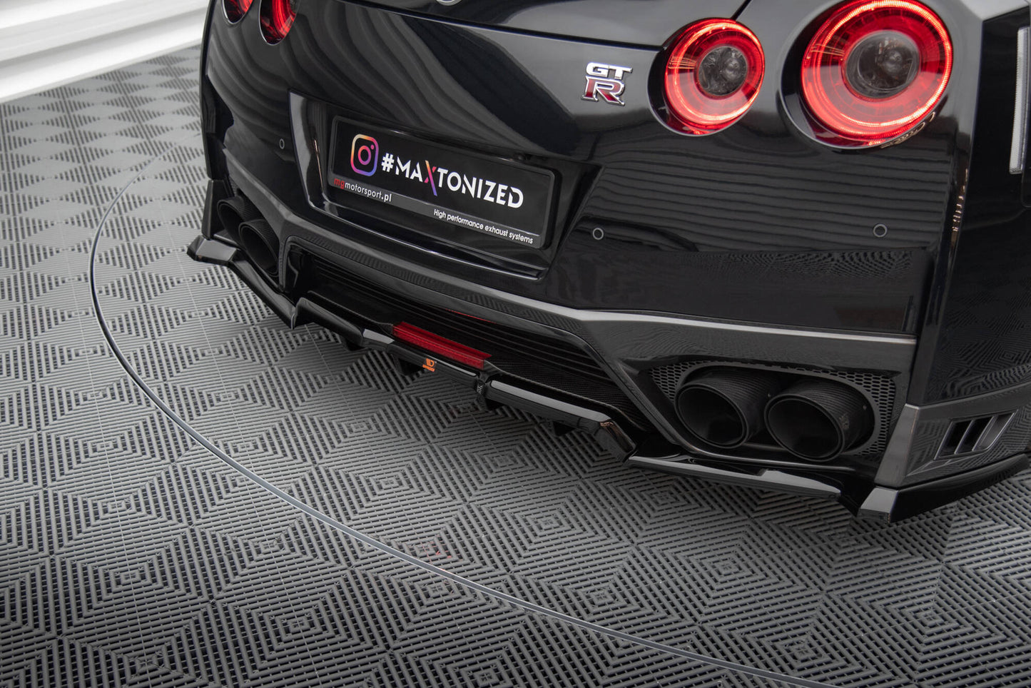 Bagerste splitter (med vertikale bars) Nissan GTR R35 Facelift