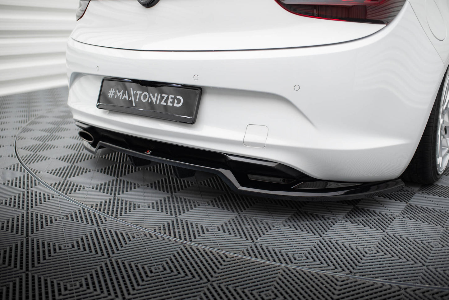 Bagerste splitter (med vertikale bars) Opel Cascada