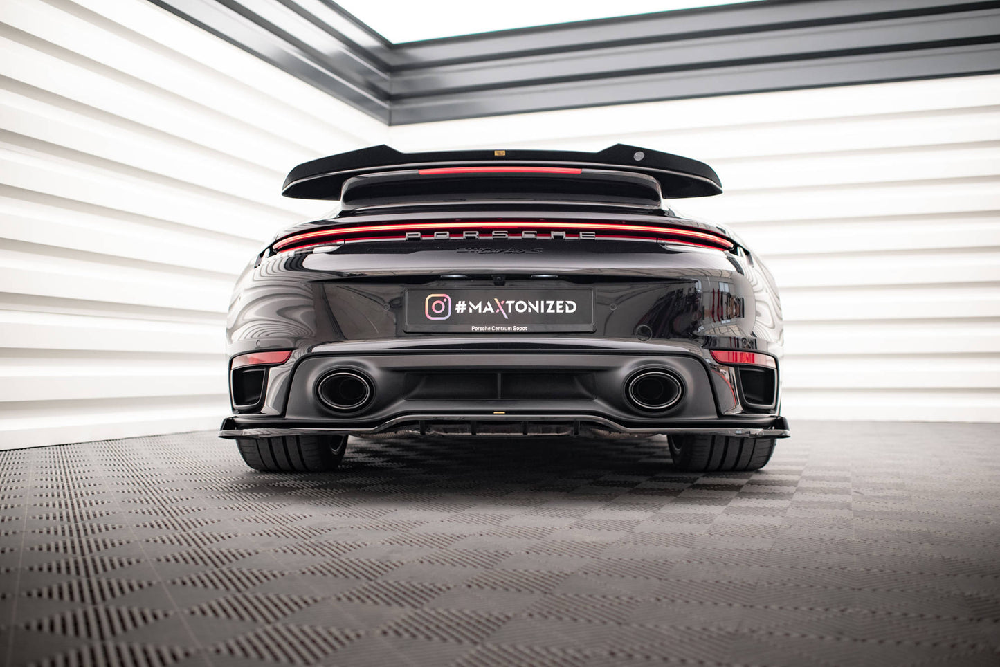 Bagerste splitter (med vertikale bars) Porsche 911 Turbo S 992