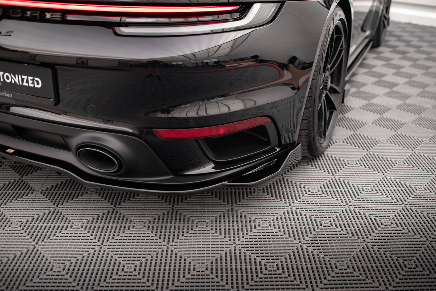 Bagerste splitter (med vertikale bars) Porsche 911 Turbo S 992