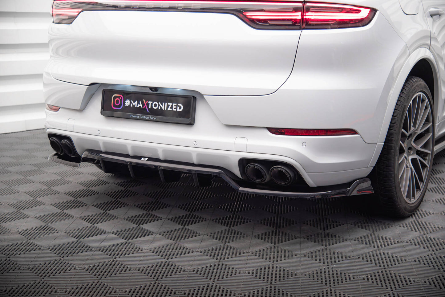 Bagerste splitter (med vertikale bars) Porsche Cayenne Coupe / SUV Mk3