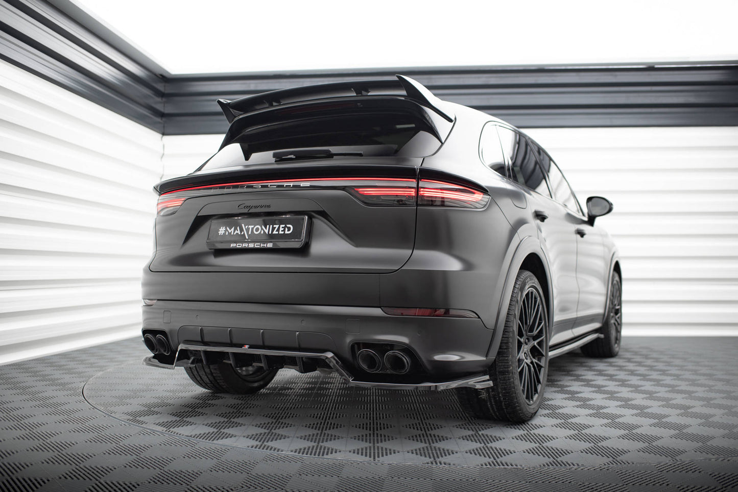 Bagerste splitter (med vertikale bars) Porsche Cayenne Sport Design Mk3