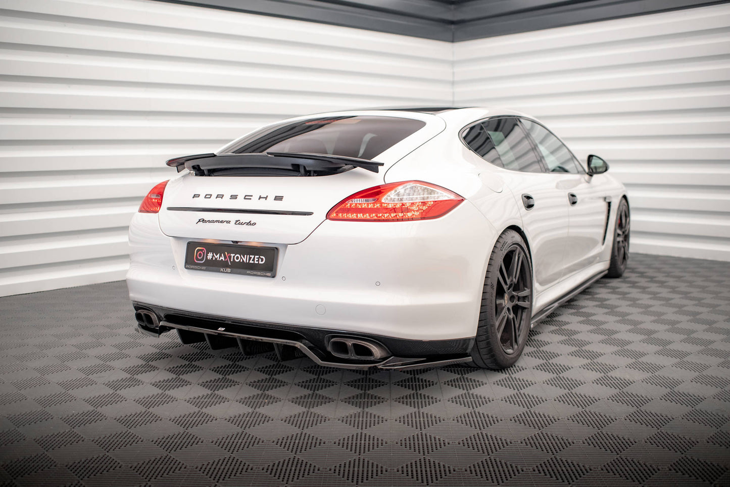 Bagerste splitter (med vertikale bars) Porsche Panamera Turbo 970