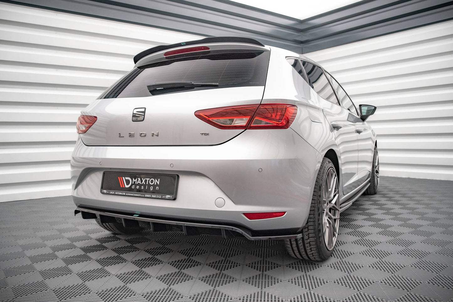 Bagerste splitter (med vertikale bars) Seat Leon Hatchback Mk3