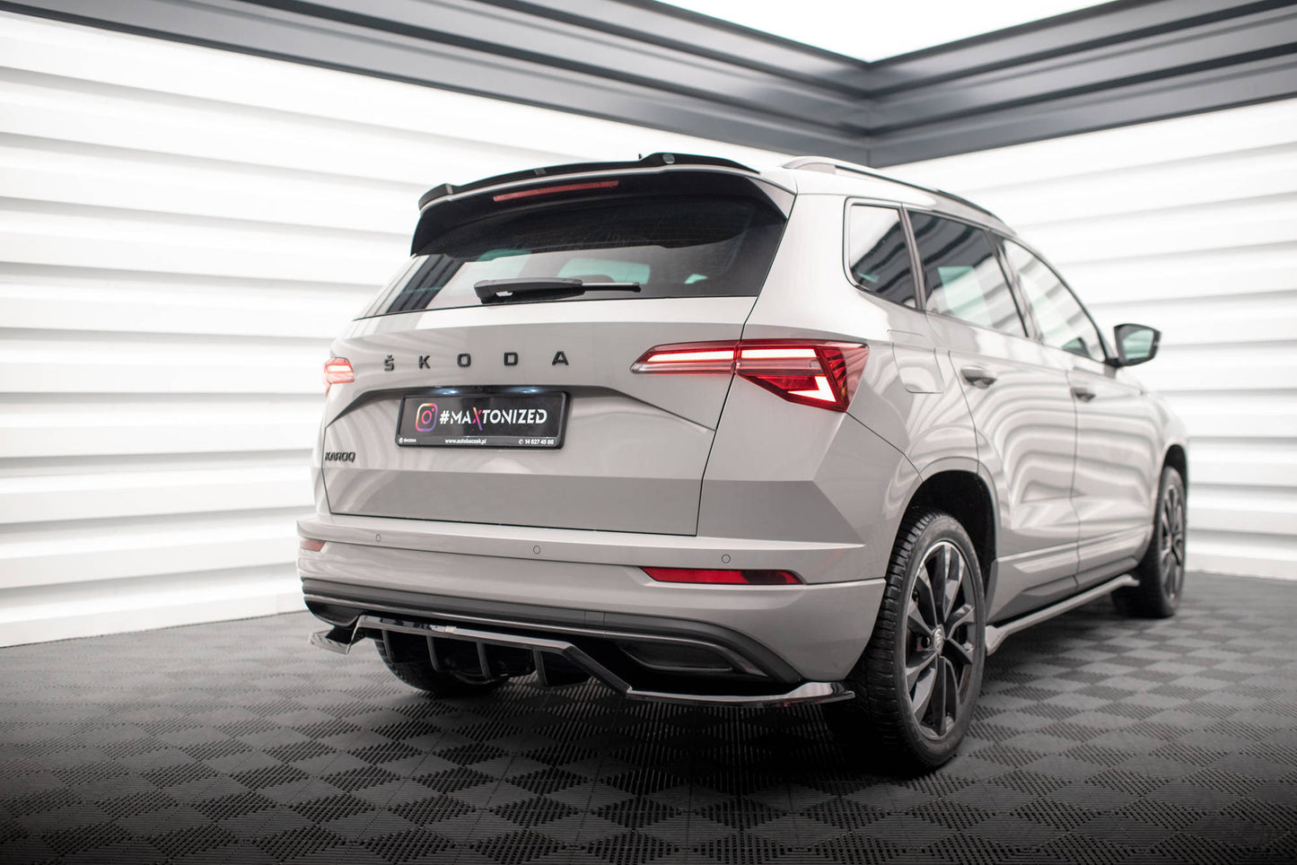 Bagerste splitter (med vertikale bars) Skoda Karoq Sportline Mk1 Facelift