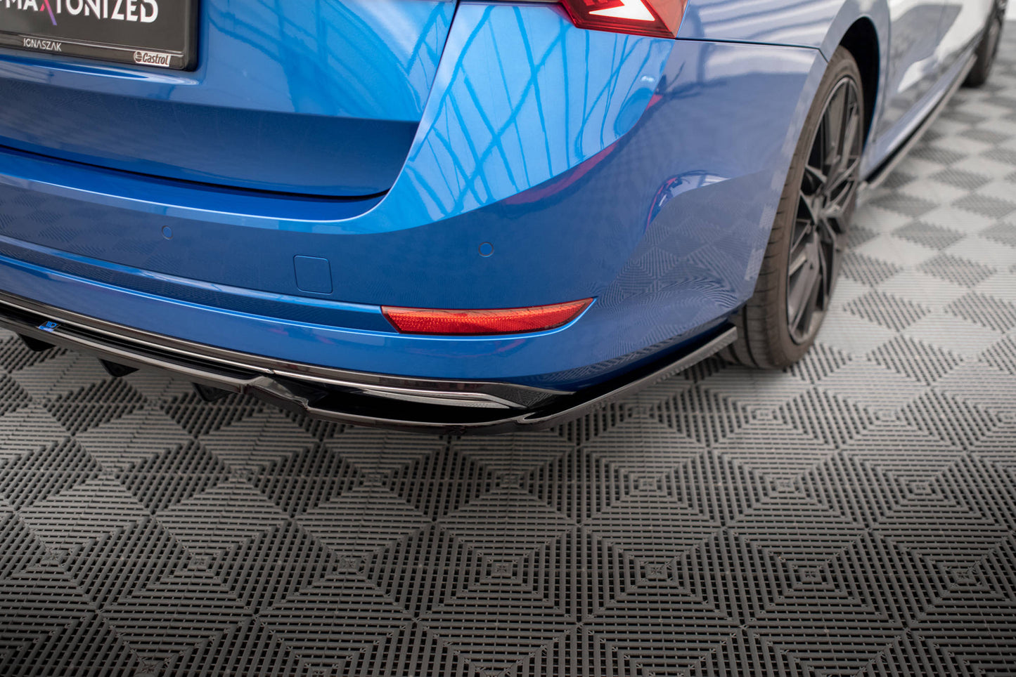 Bagerste splitter (med vertikale bars) Skoda Octavia Sportline Mk4