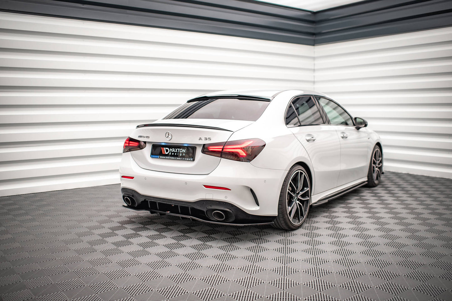 Bagerste splitter (med vertikale bars) V.1 Mercedes A 35 AMG Sedan V177