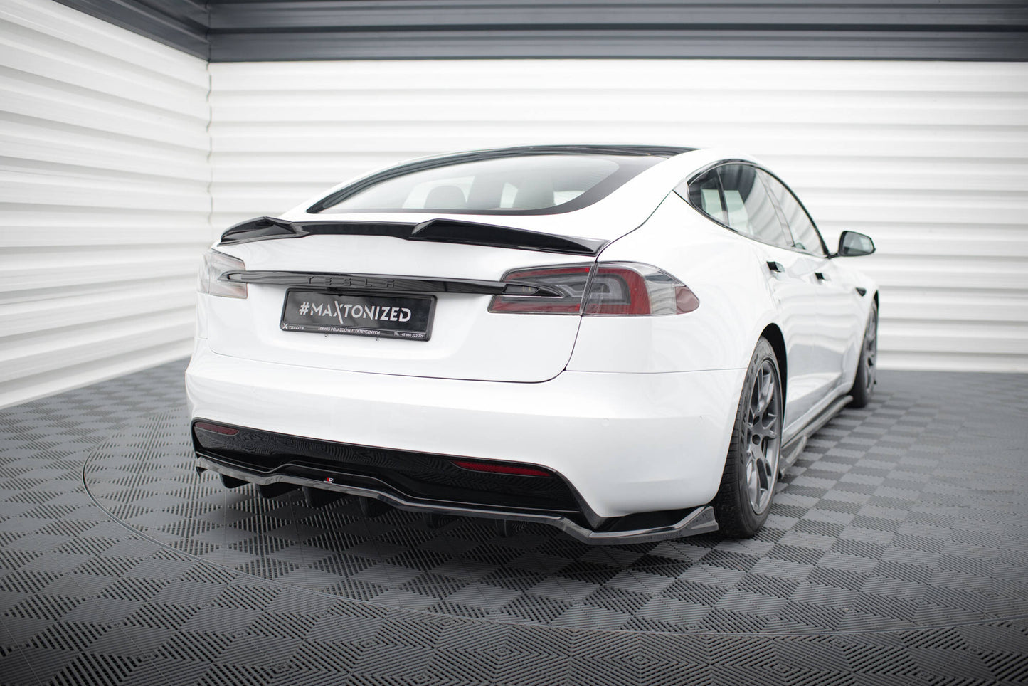 Bagerste splitter (med vertikale bars) V.1 Tesla Model S Plaid Mk1 Facelift
