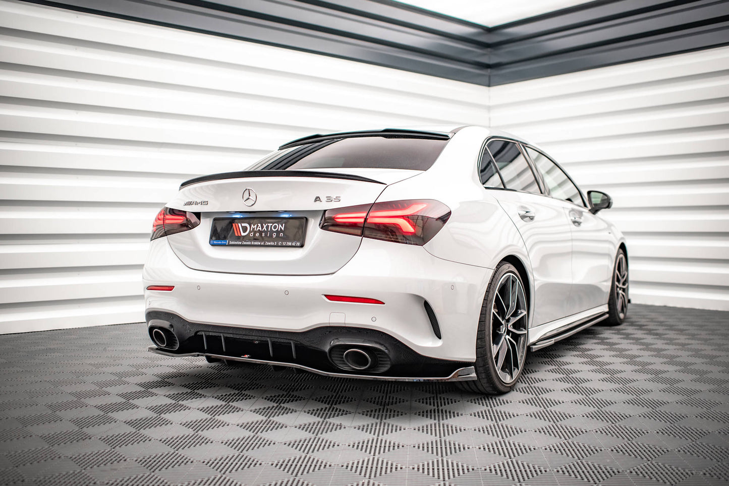 Bagerste splitter (med vertikale bars) V.2 Mercedes A 35 AMG Sedan V177