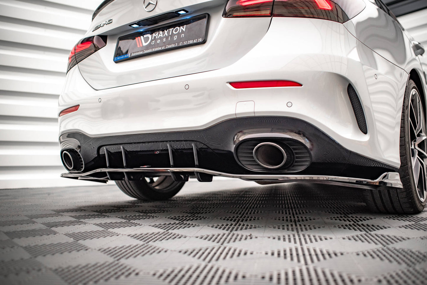 Bagerste splitter (med vertikale bars) V.2 Mercedes A 35 AMG Sedan V177