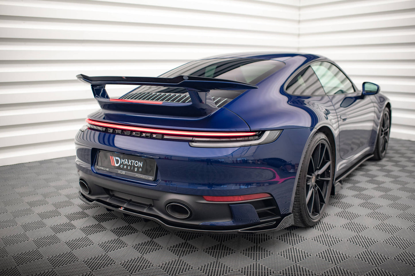 Bagerste splitter (med vertikale bars) V.2 Porsche 911 Carrera Aero / Carrera GTS 992