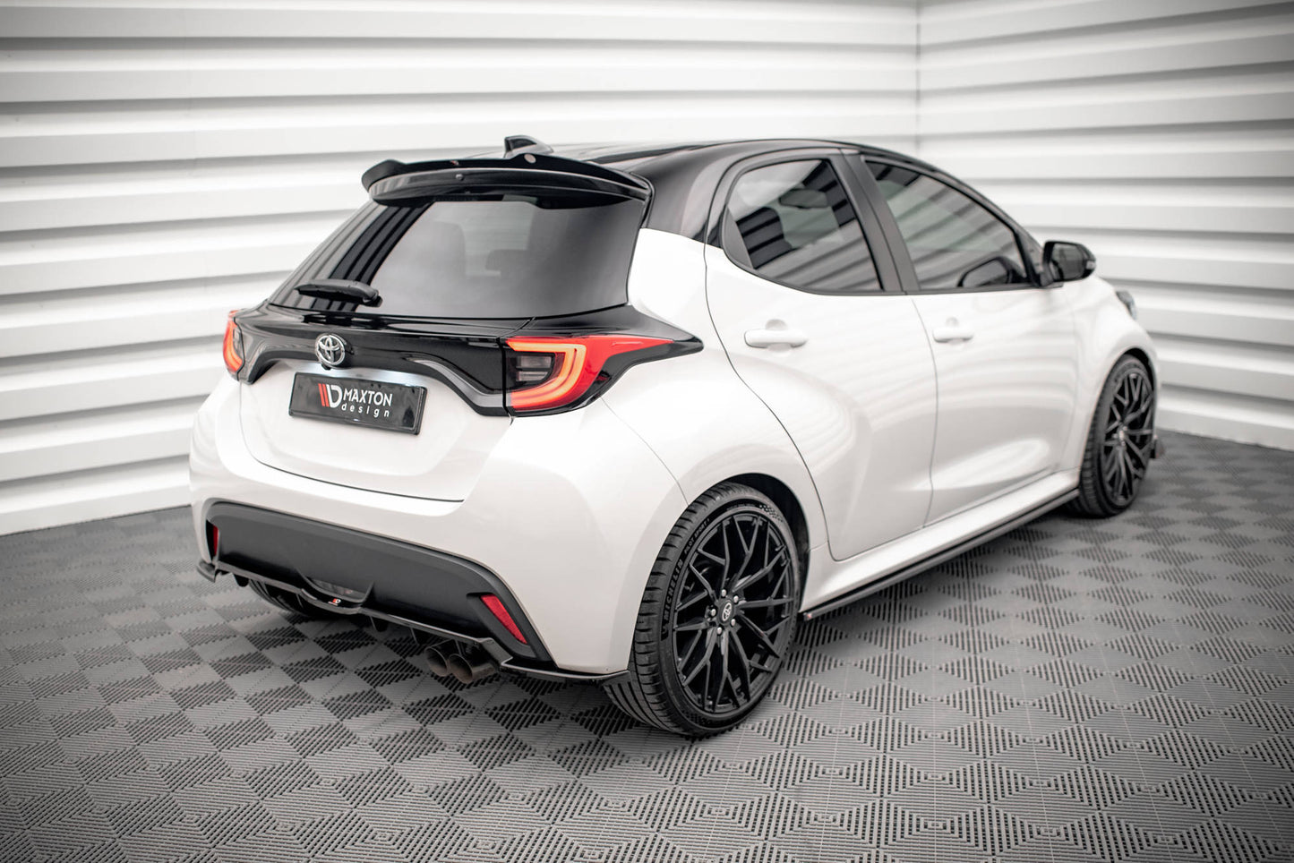 Bagerste splitter (med vertikale bars) V.2 Toyota Yaris Mk4