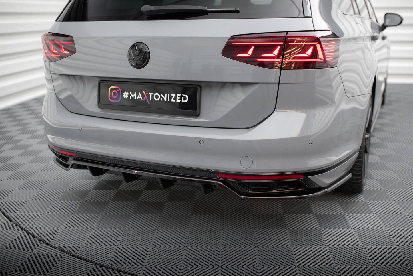 Bagerste splitter (med vertikale bars) Volkswagen Passat R-Line B8 Facelift