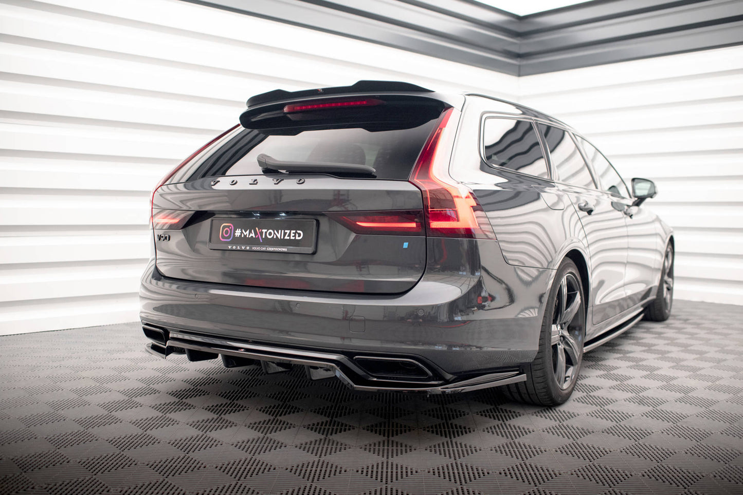 Bagerste splitter (med vertikale bars) Volvo V90 / S90 R-Design Mk2