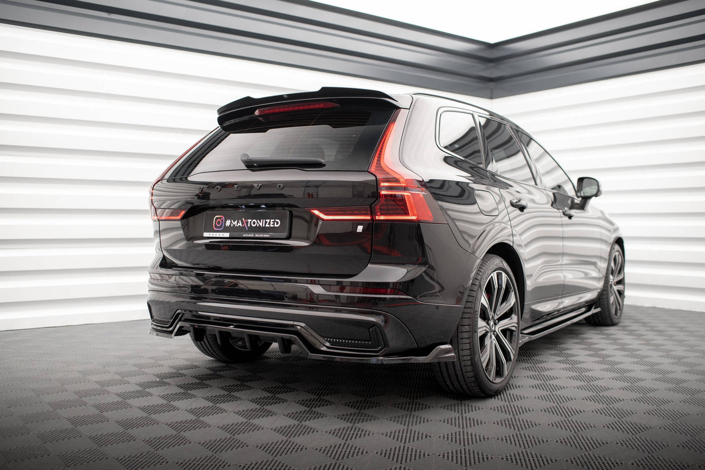 Bagerste splitter (med vertikale bars) Volvo XC60 R-Design Mk2 Facelift