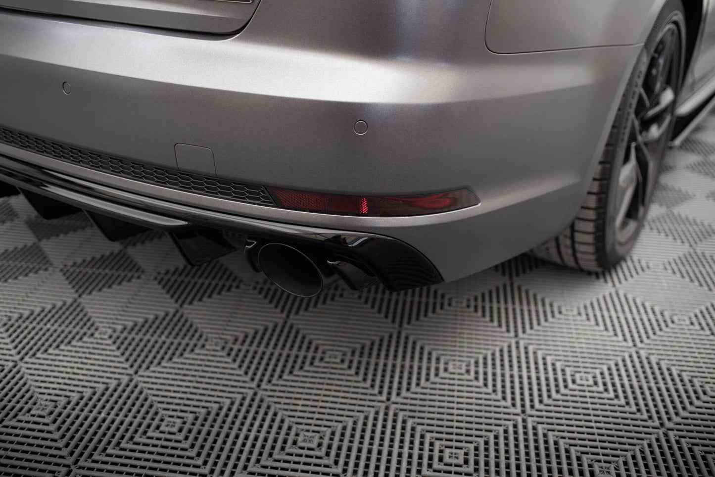 Bagerste diffuser Audi A4 S-line B9 (Version med single exhaust tips on both sides)