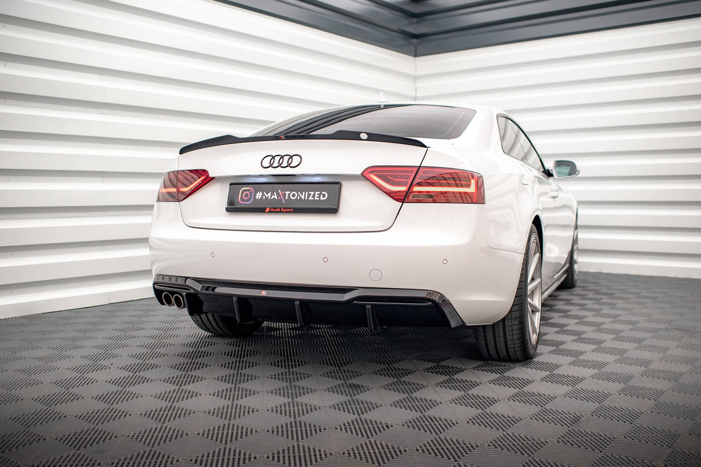 Bagerste diffuser Audi A5 8T Facelift (Version med dual exhausts on one side)