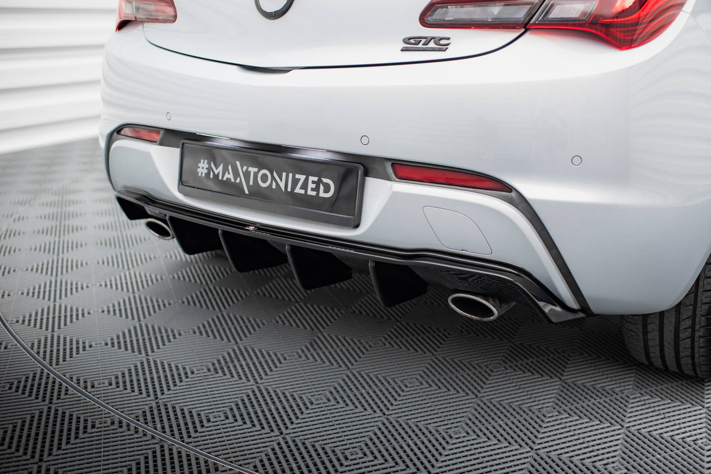 Bagerste diffuser Opel Astra GTC OPC-Line J (Version med single exhausts on both sides)