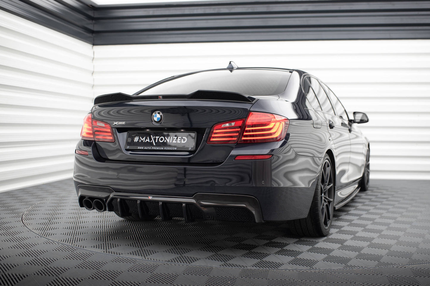 Bagerste diffuser V.2 BMW 5 M-Pack F10 / F11 (Version med double exhaust on one side)